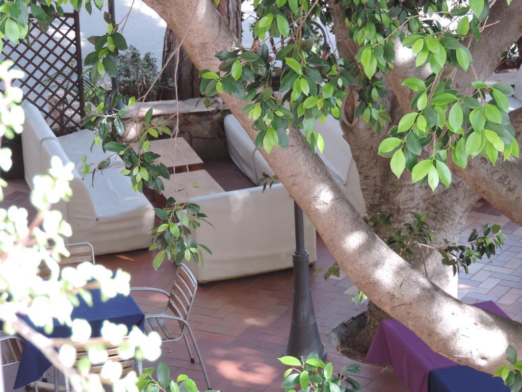 Albergo Miramare Кала-Гононе Экстерьер фото